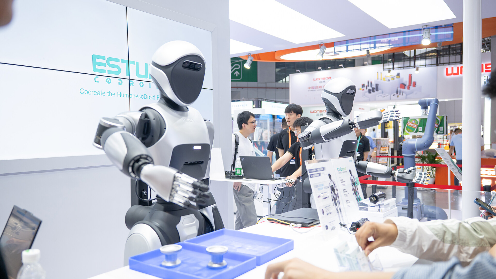 人形机器人设计-埃斯顿酷卓人形机器人设计