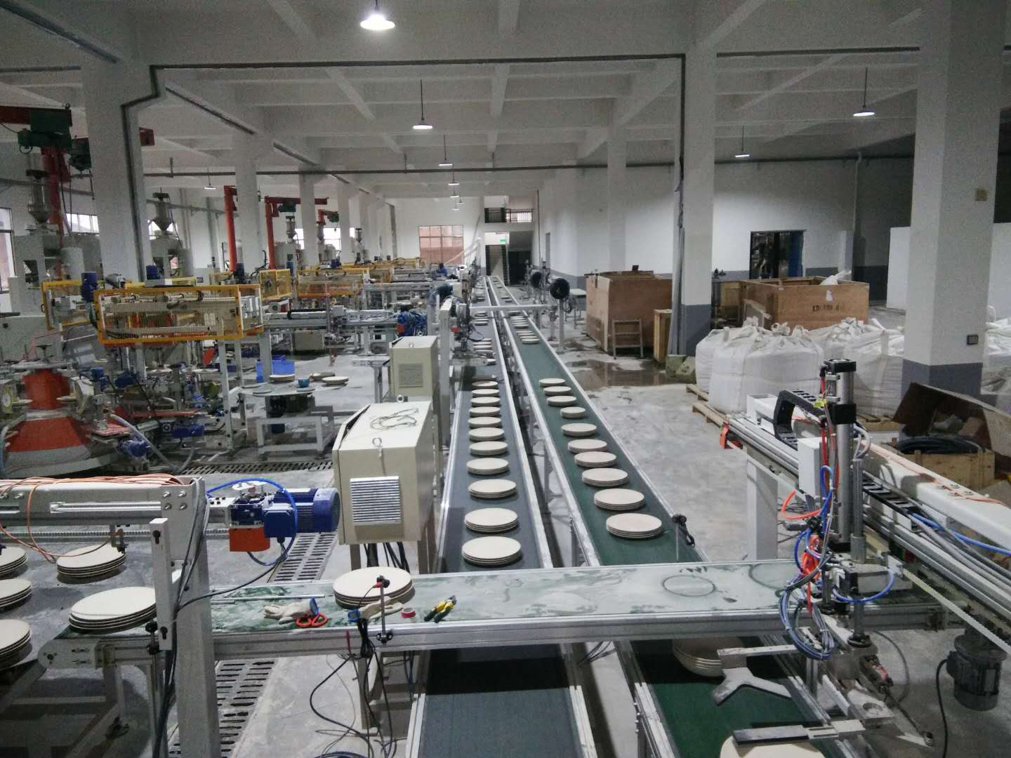 长征娱乐全自动日用瓷等静压生产线在湖南成功投产